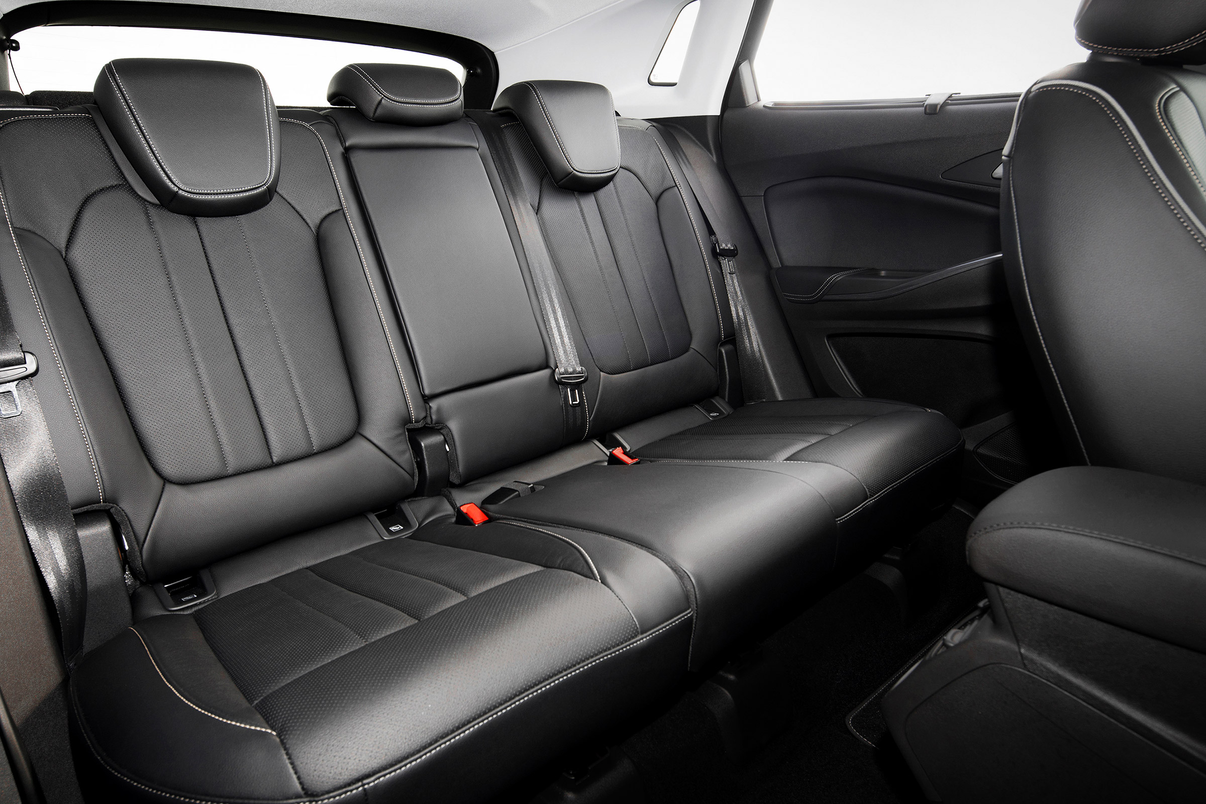 Vauxhall Grandland X Hybrid4 - rear seats