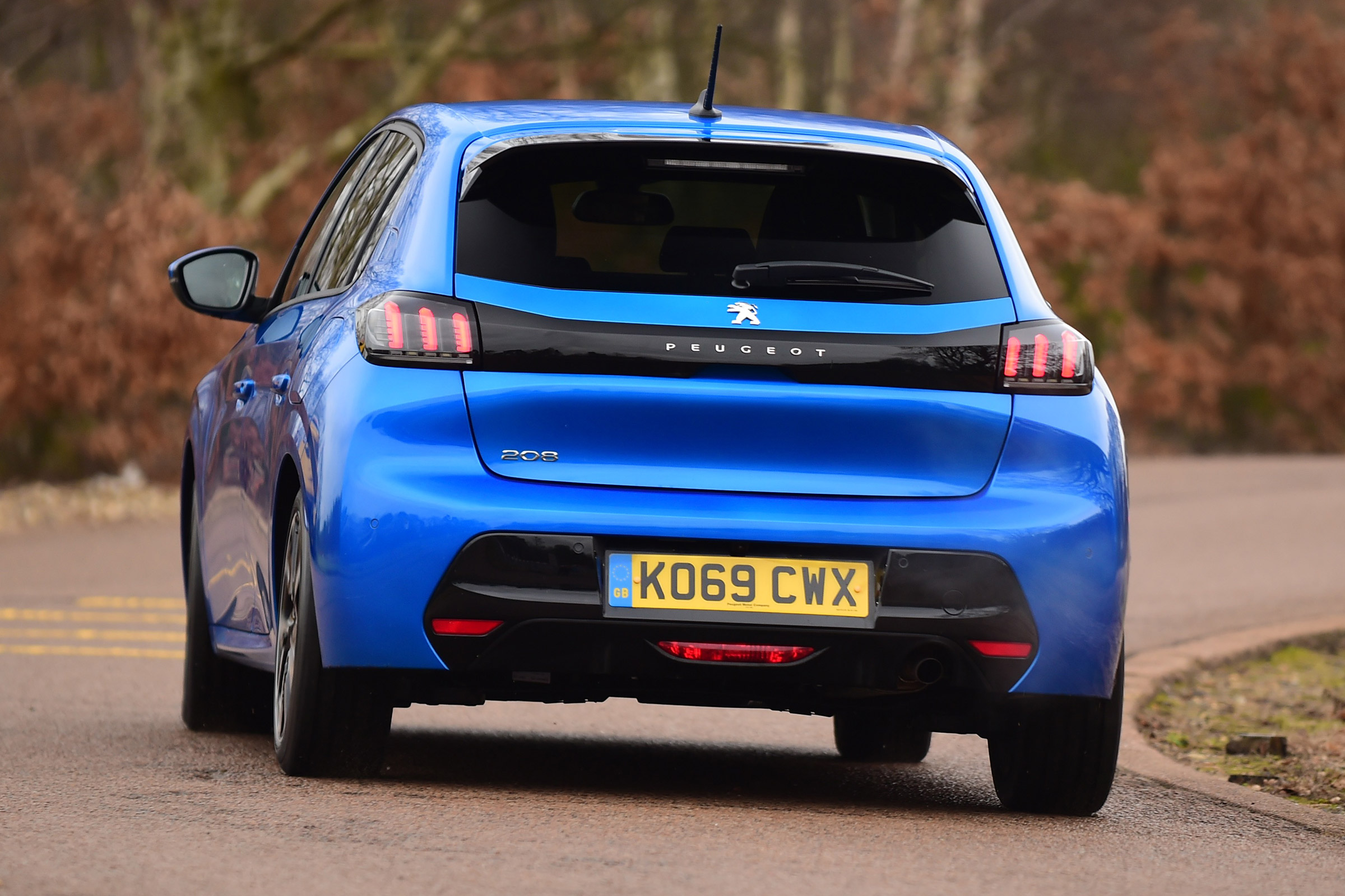 Peugeot 208 - rear cornering