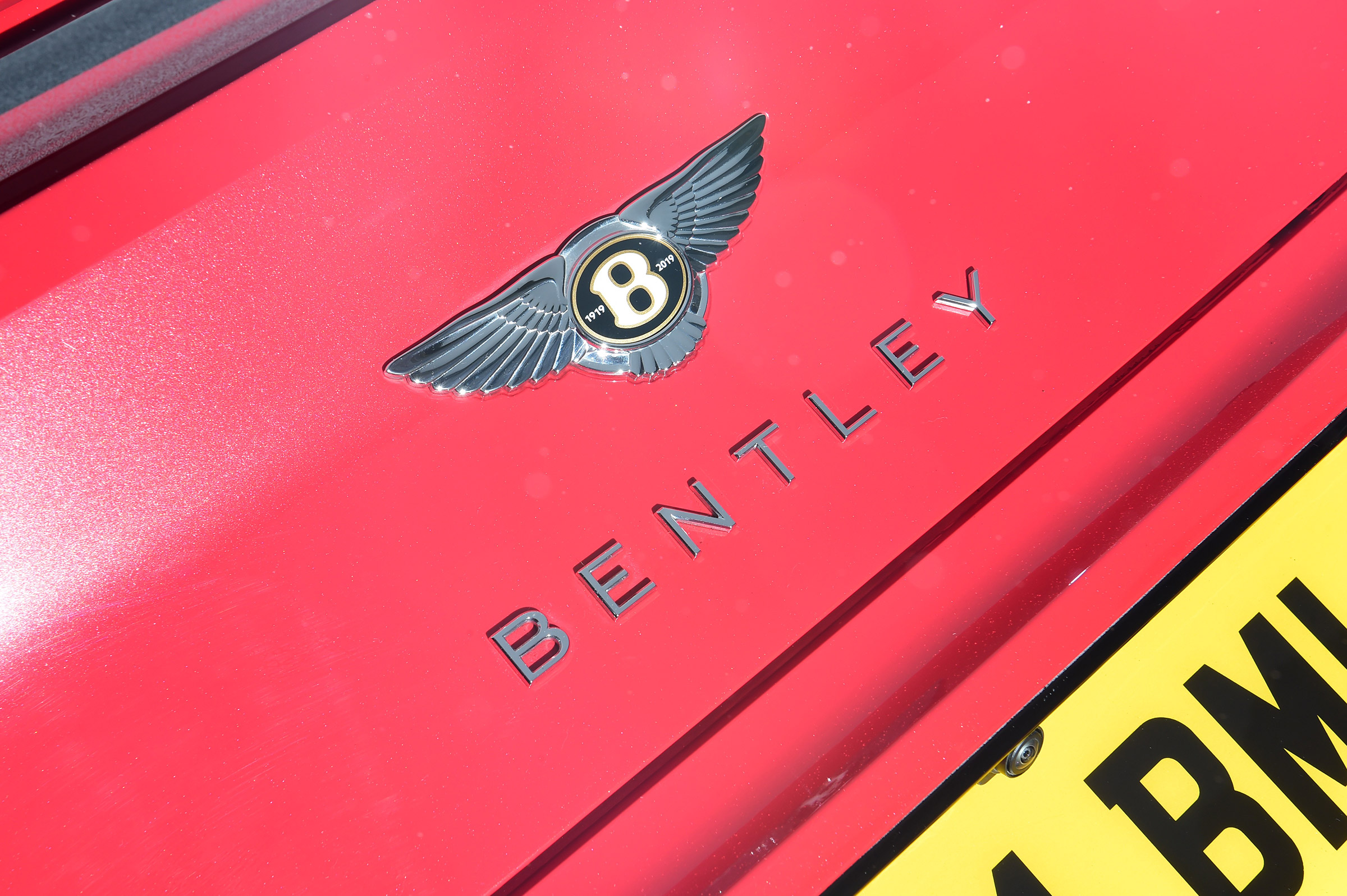 Bentley Continental GT V8 - Bentley badge