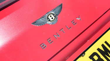 Bentley Continental GT V8 - Bentley badge