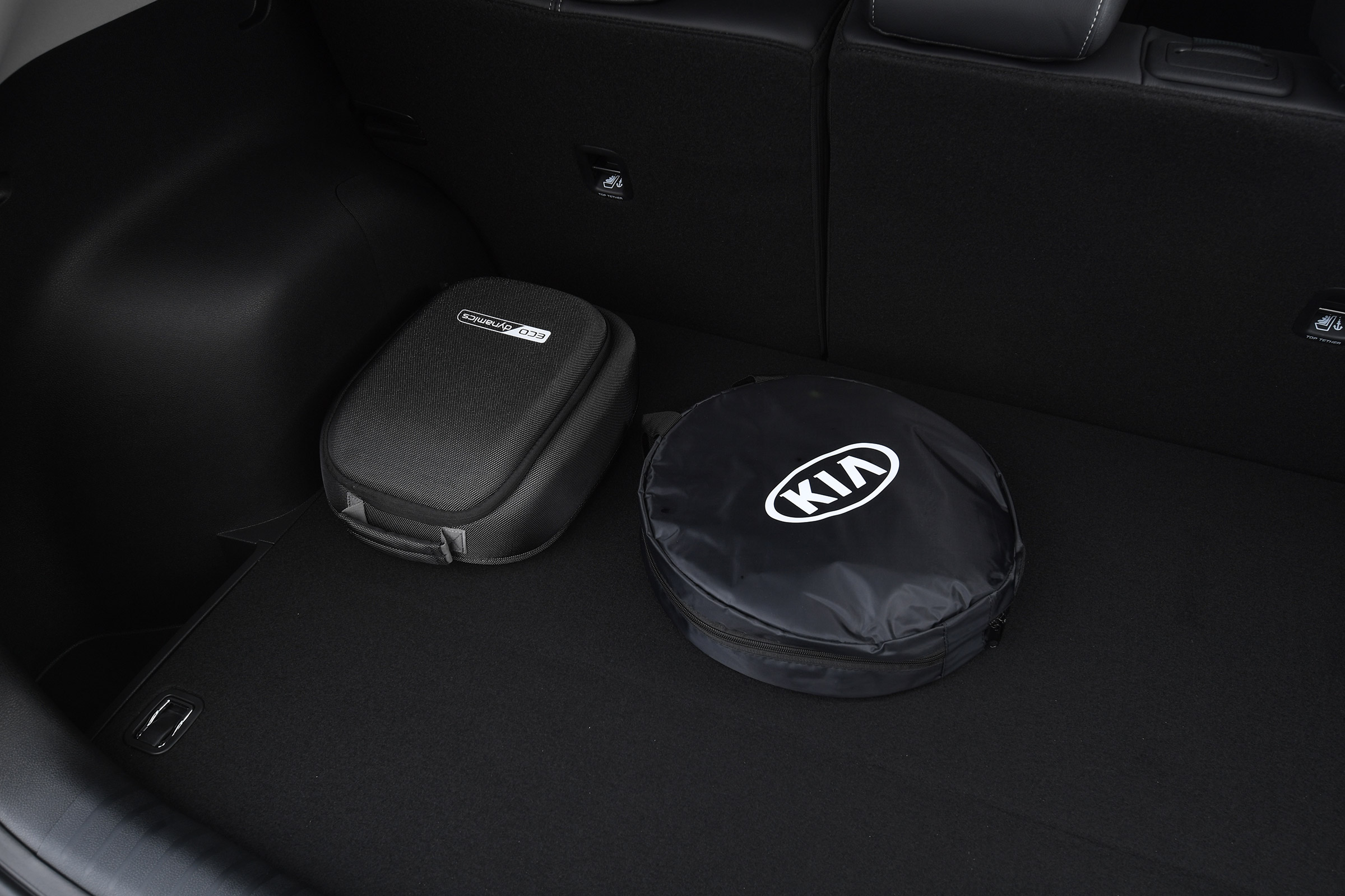 Kia Niro PHEV - charging cable storage