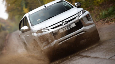 Mitsubishi L200 - front off-road