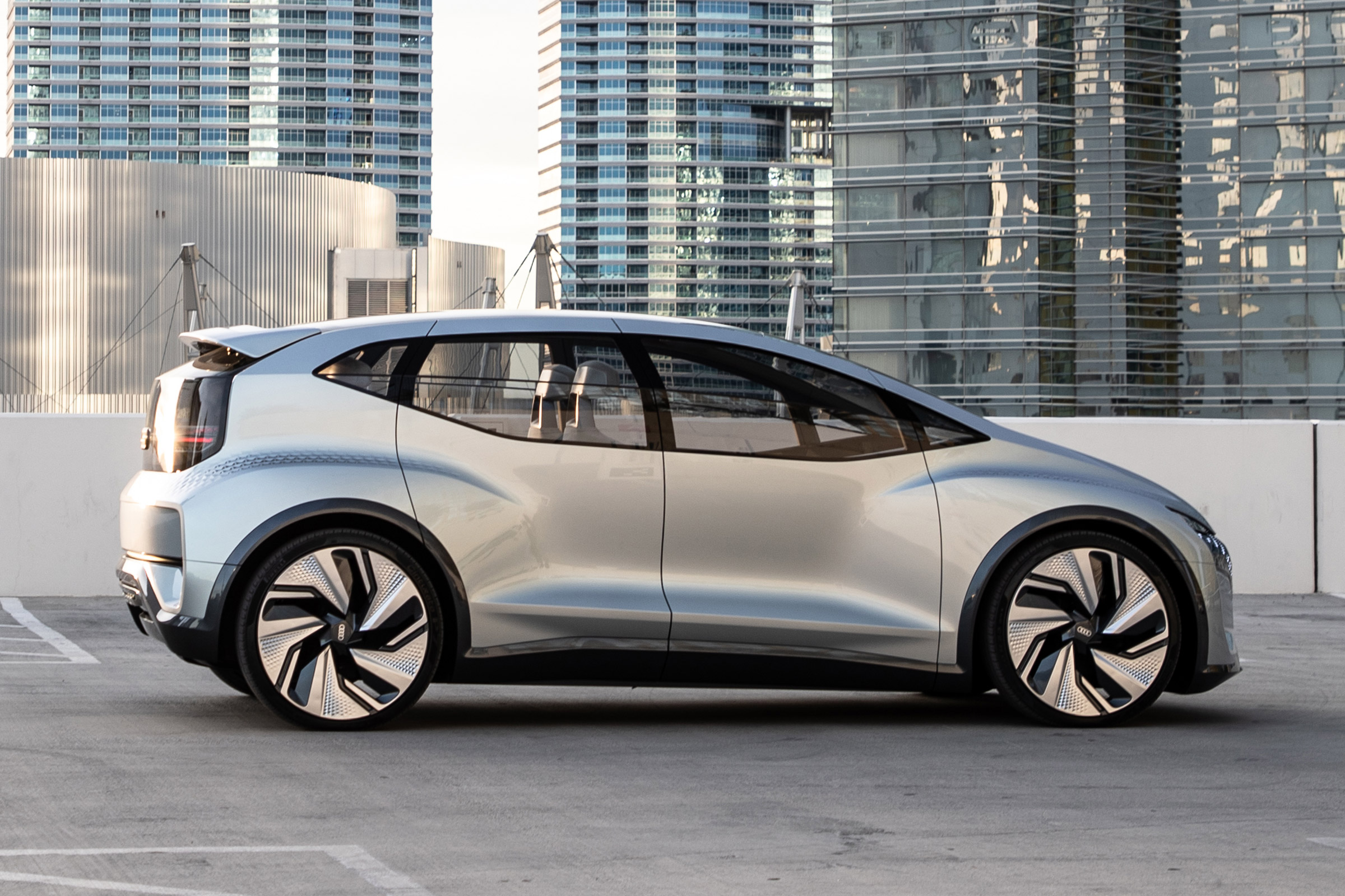 Audi AI:ME concept - side