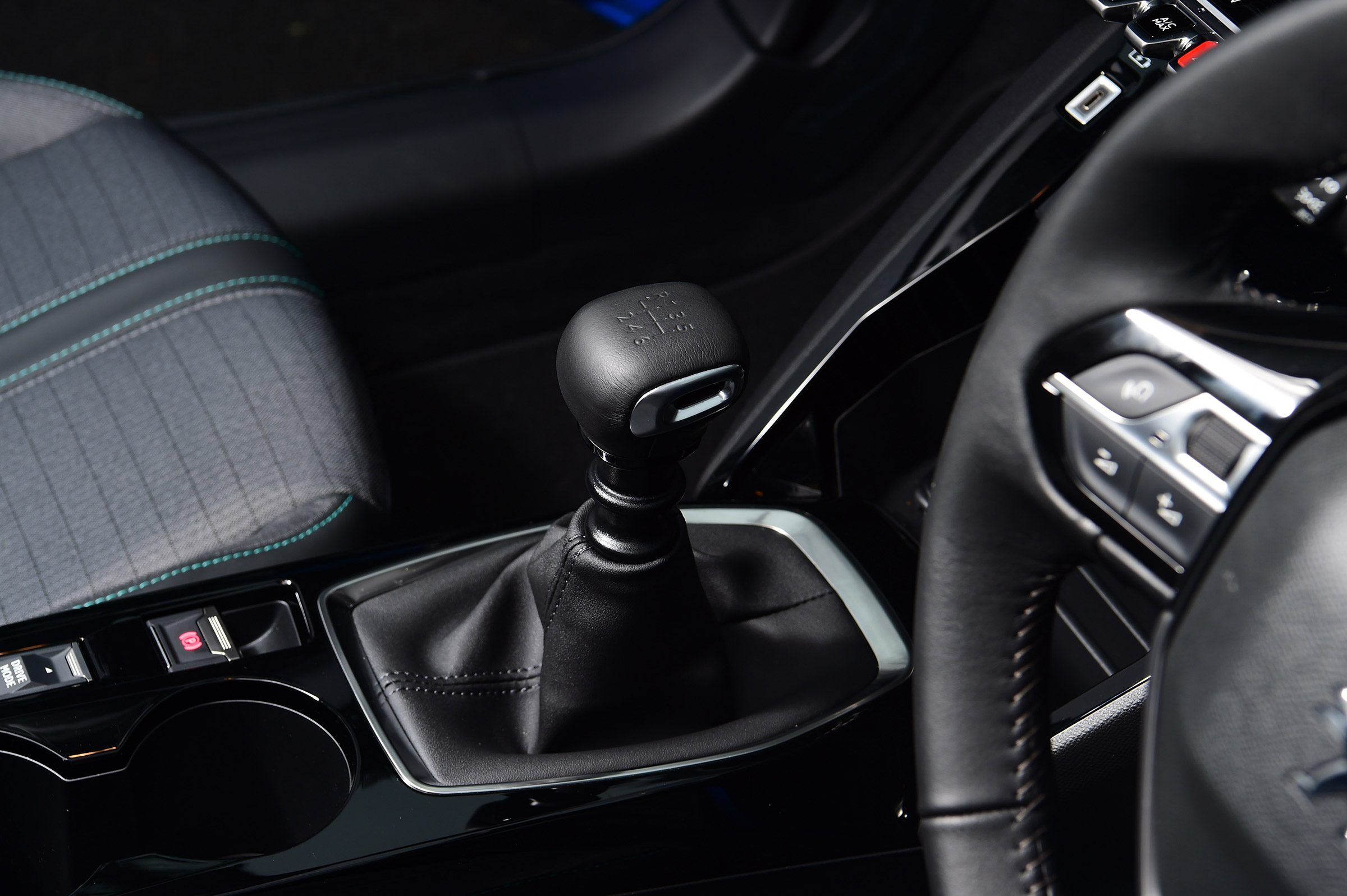 Peugeot 208 - transmission