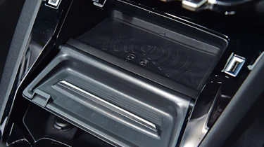 Peugeot 208 - wireless charging