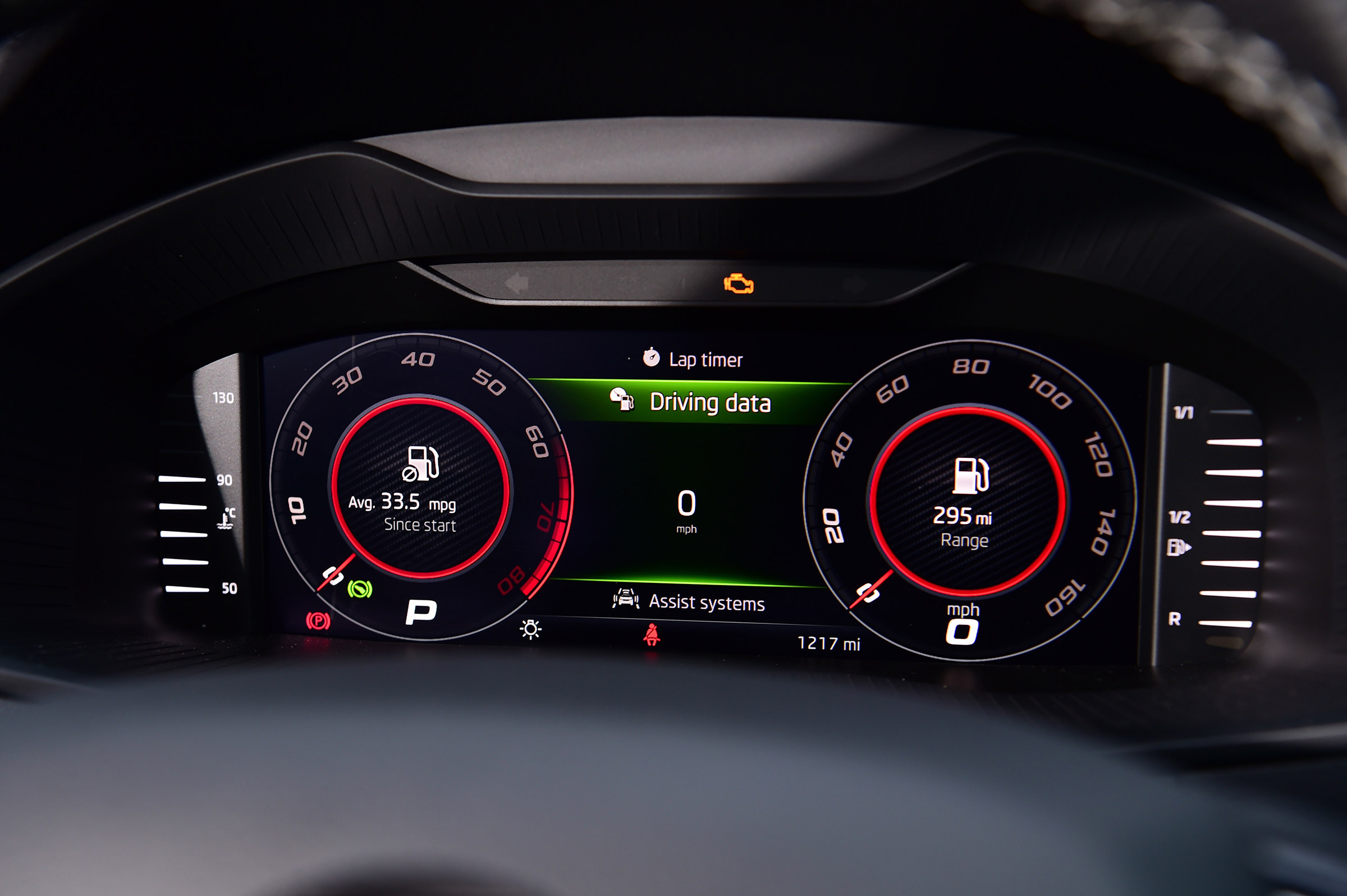 Skoda Karoq - dials