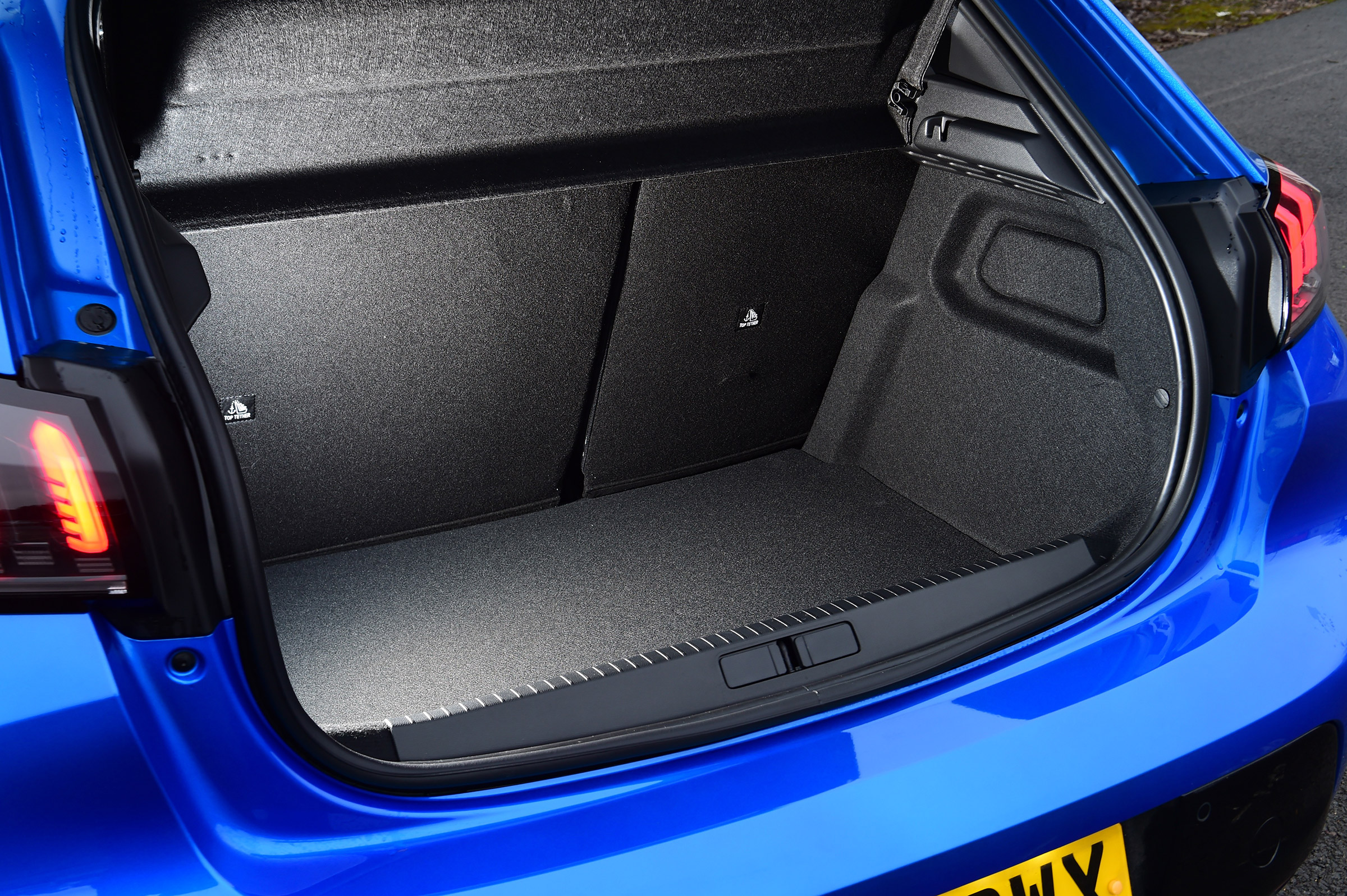 Peugeot 208 - boot