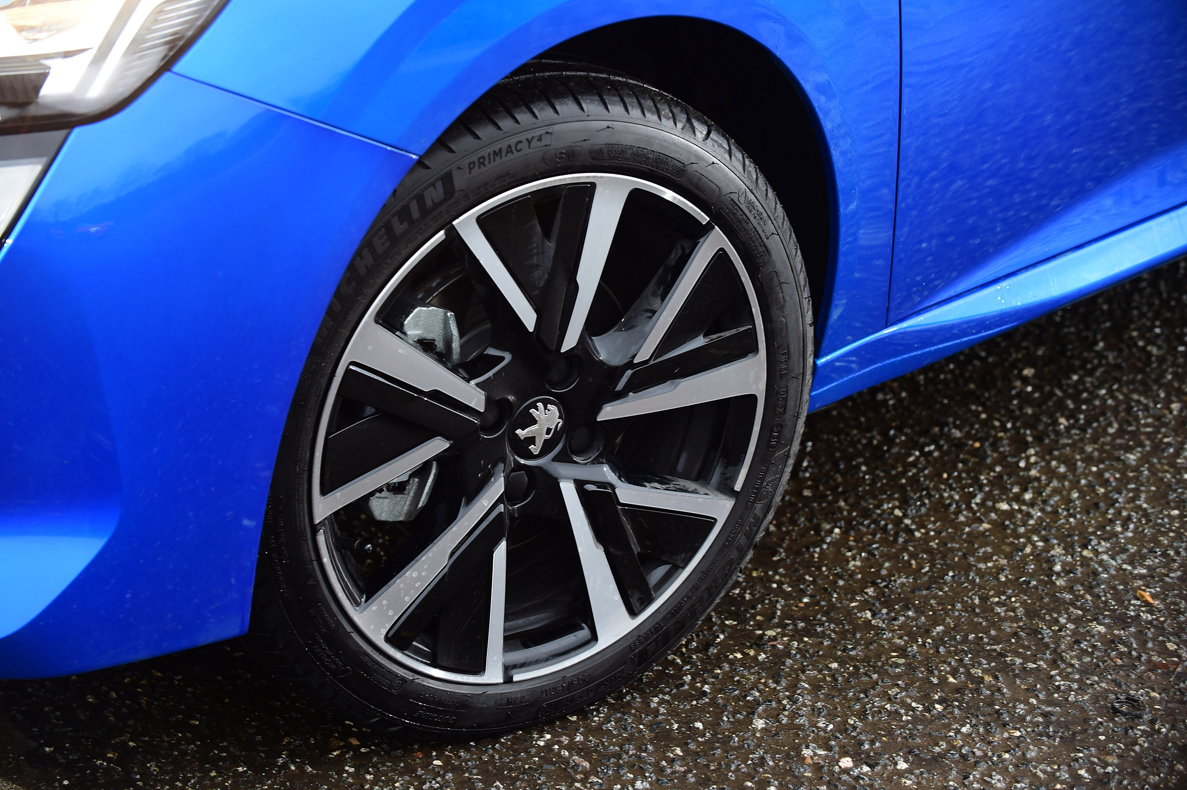 Peugeot 208 - wheels