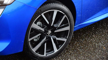 Peugeot 208 - wheels