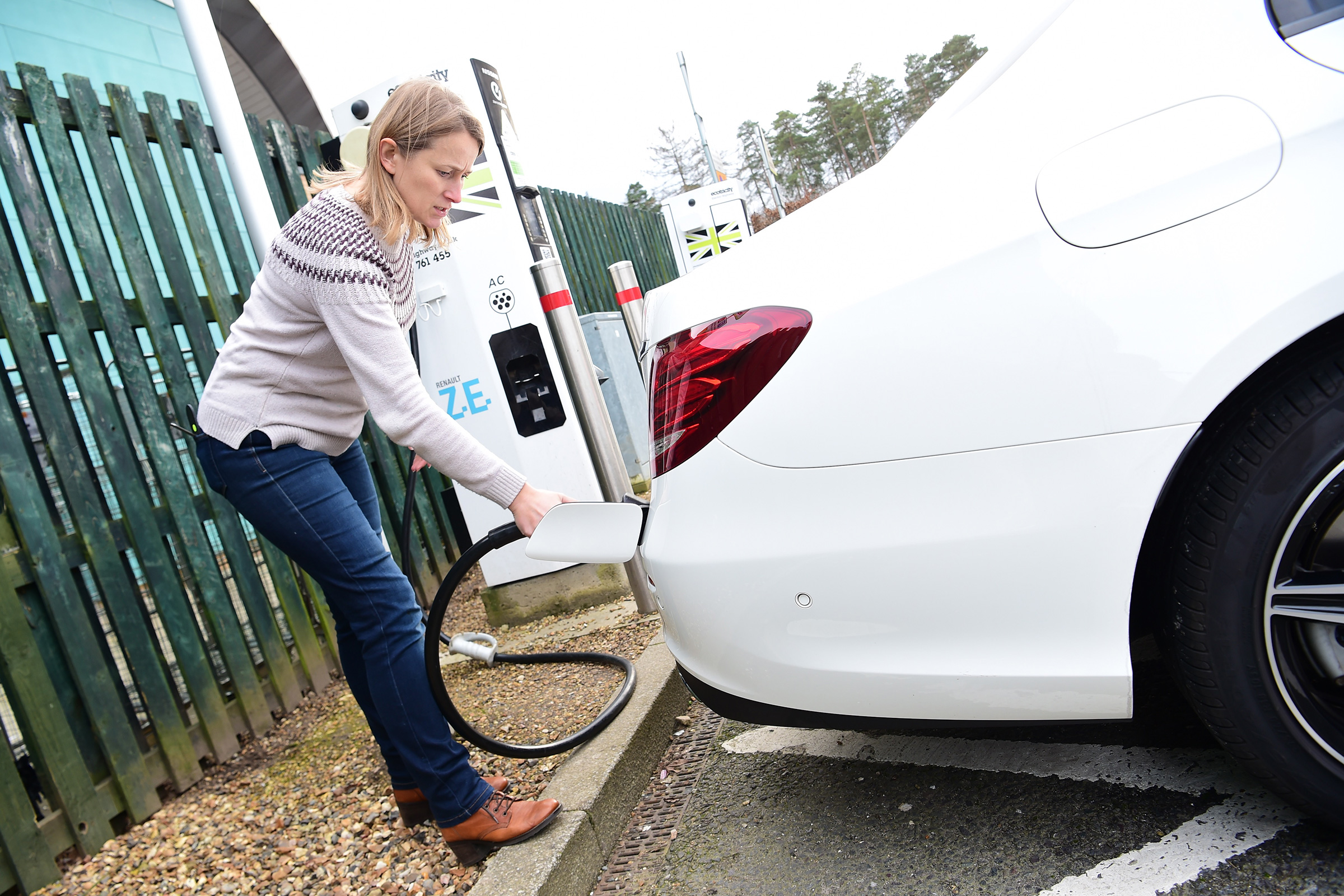 Mercedes E 300 de - long-term review - charging