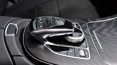 Mercedes E 300 de - long-term review - console