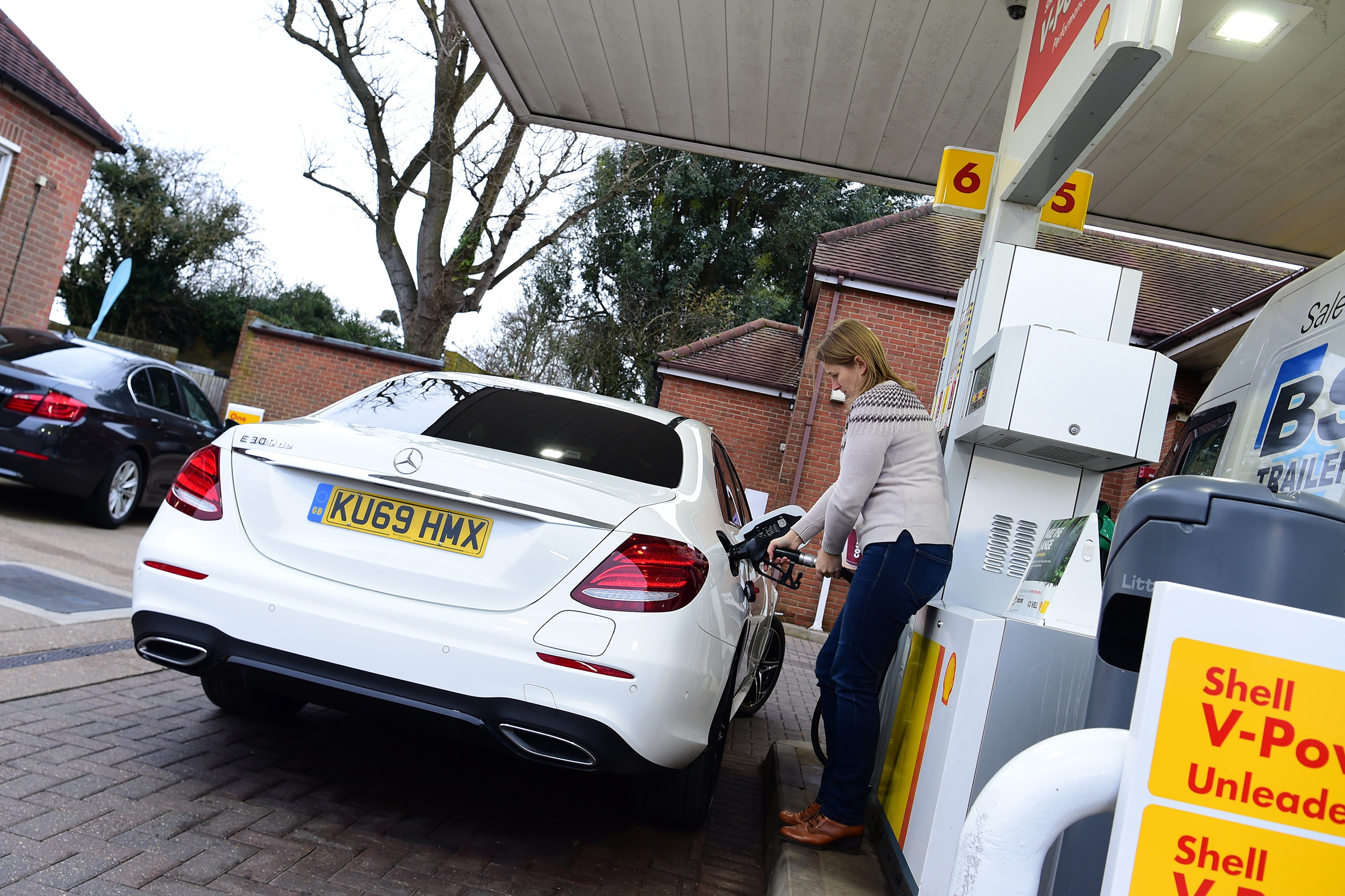 Mercedes E 300 de - long-term review - refill