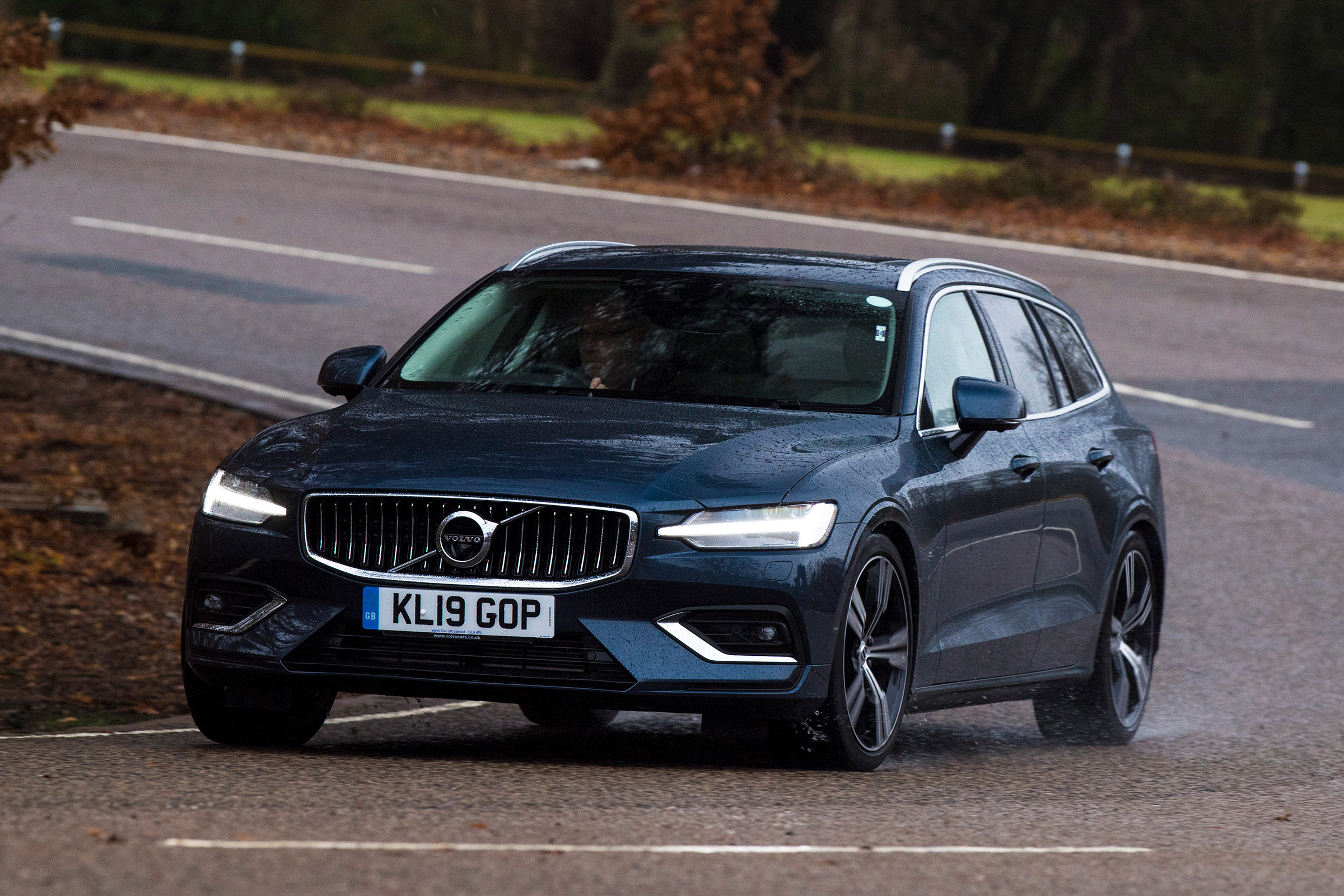 Volvo V60 - cornering