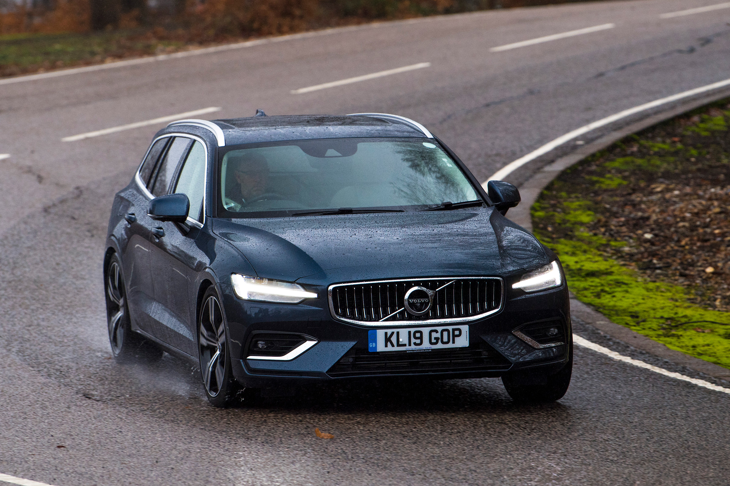 Volvo V60 - cornering