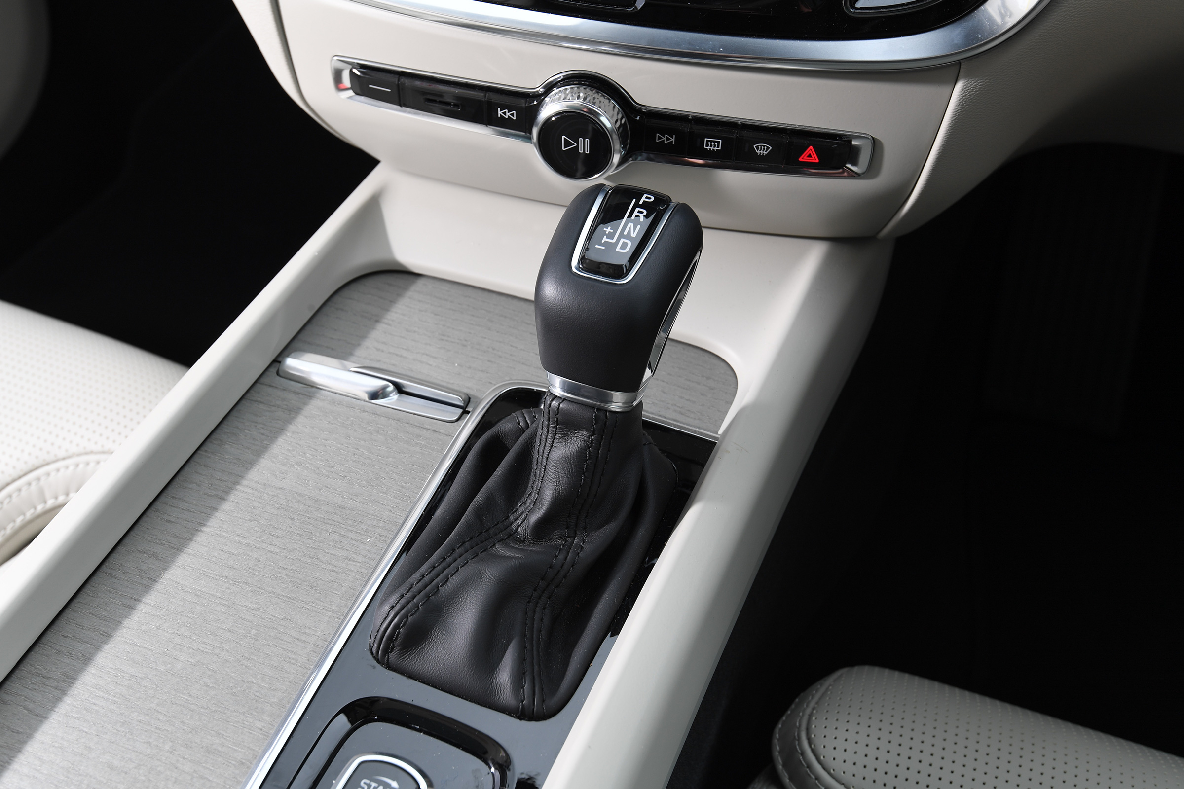 Volvo V60 - gearkob