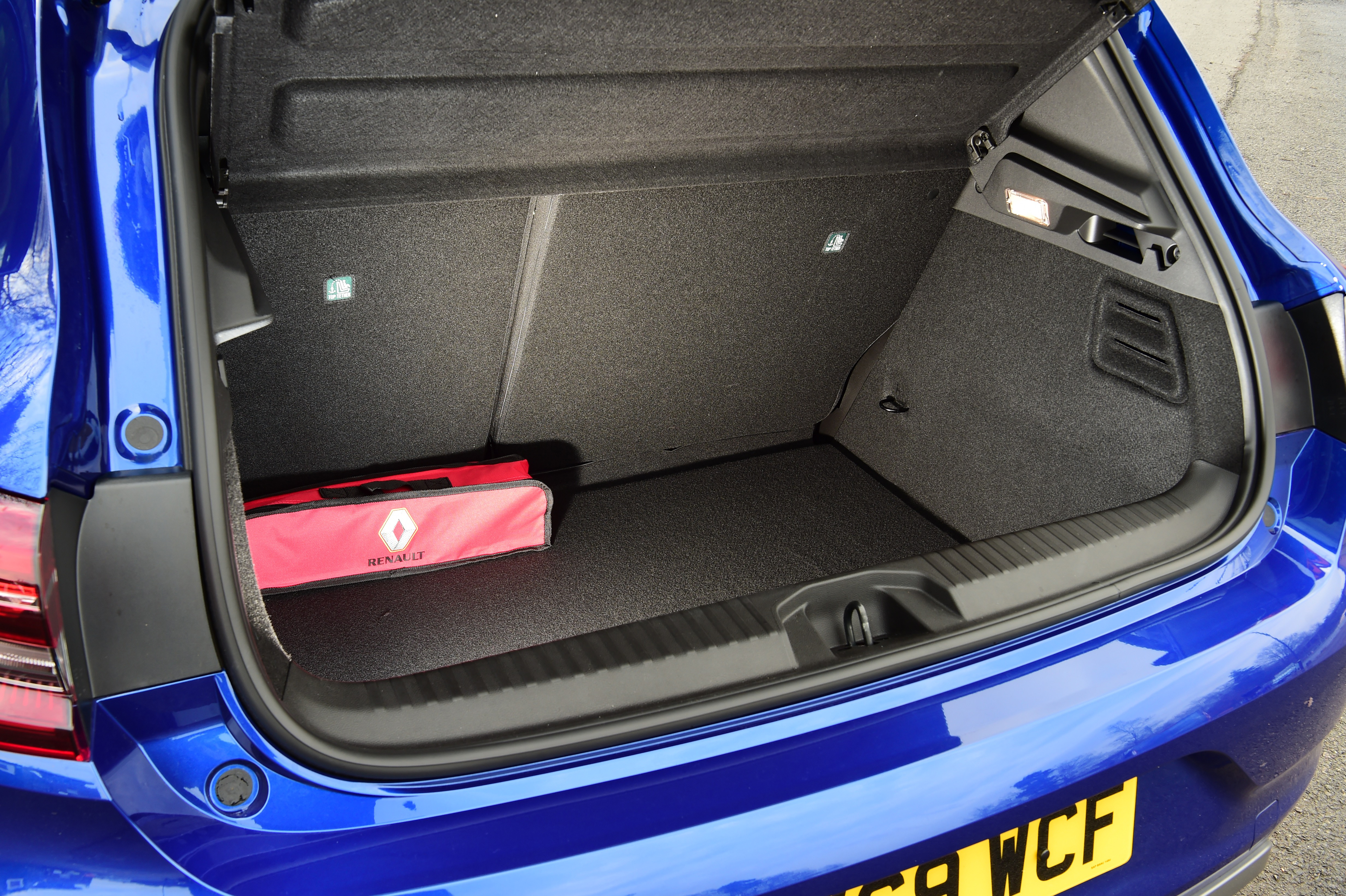 Renault Clio - boot