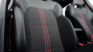 Renault Clio - seats