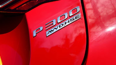 Jaguar XE P300 Long termer - badge