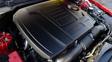 Jaguar XE P300 Long termer - engine