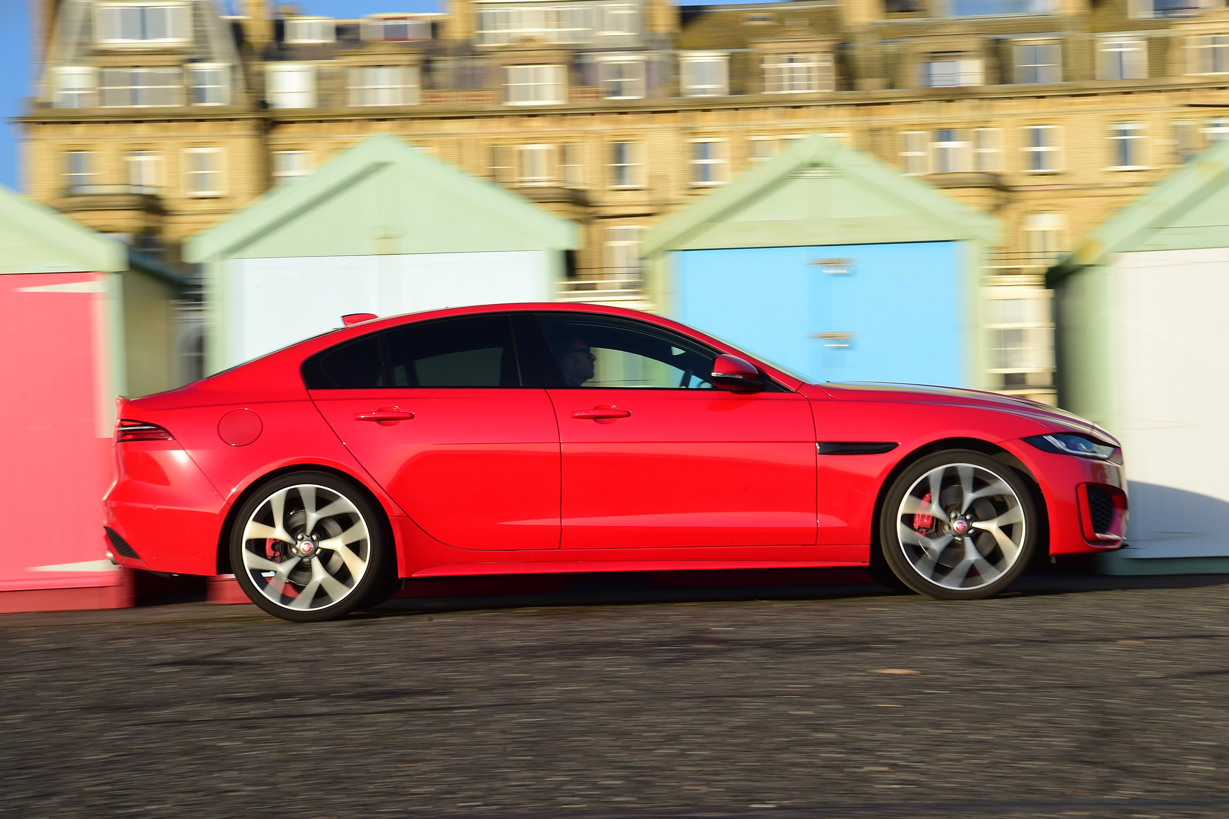 Jaguar XE P300 Long termer - side