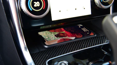 Jaguar XE P300 Long termer - centre console