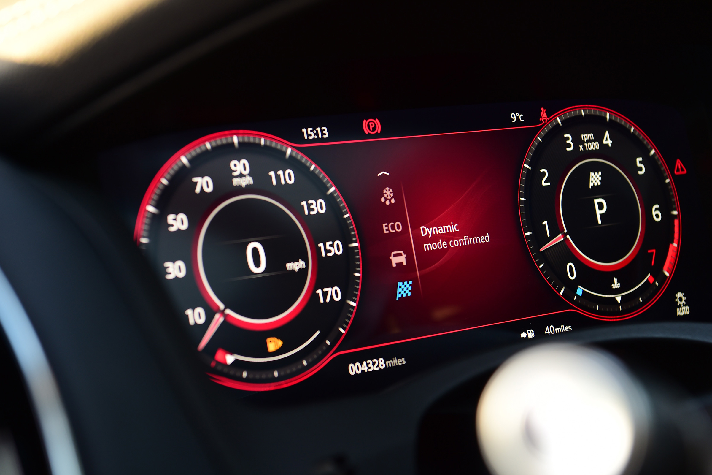 Jaguar XE P300 Long termer - dials