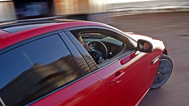 Jaguar XE P300 Long termer - corner
