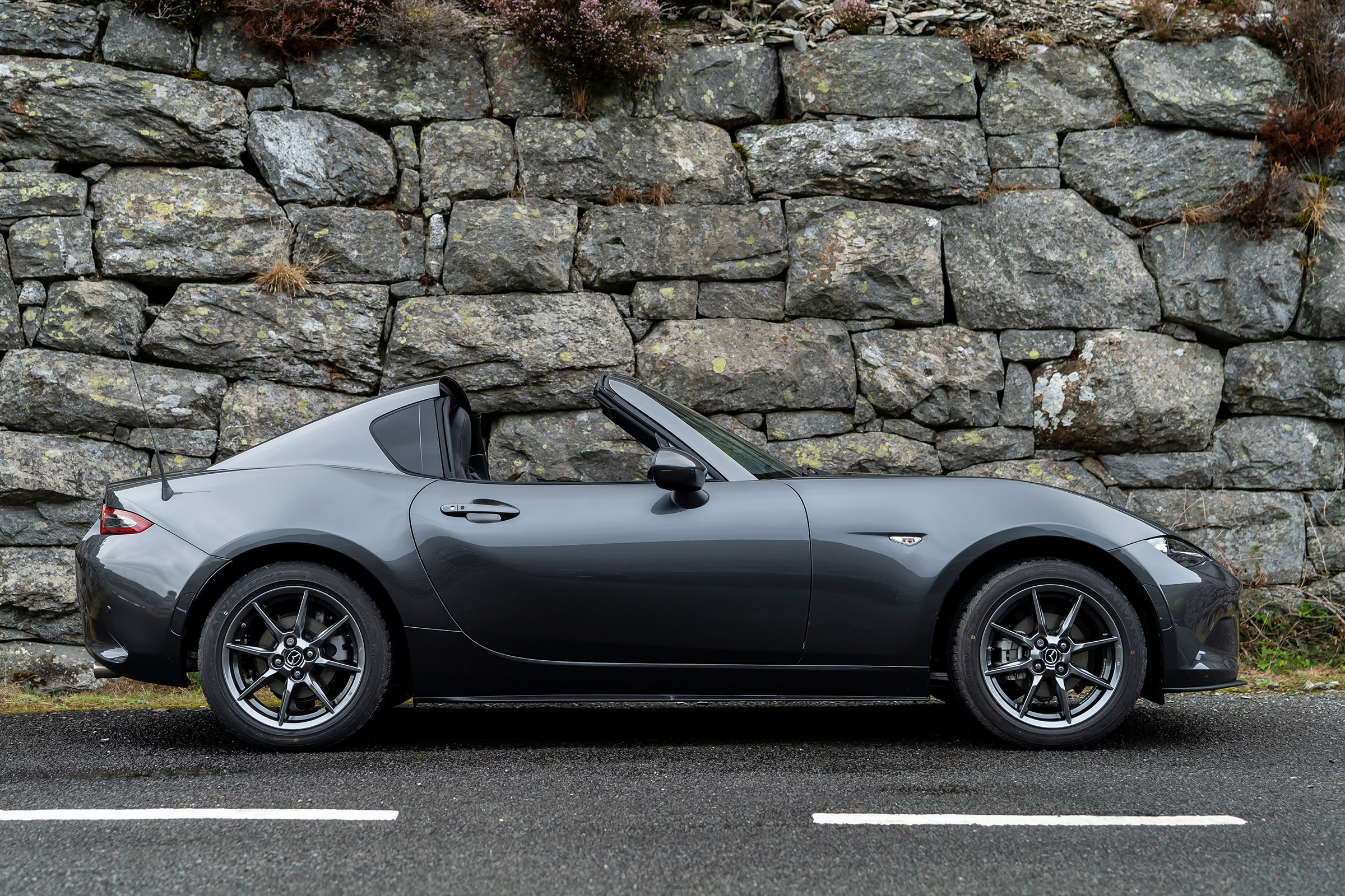 Mazda MX-5 2020 - side