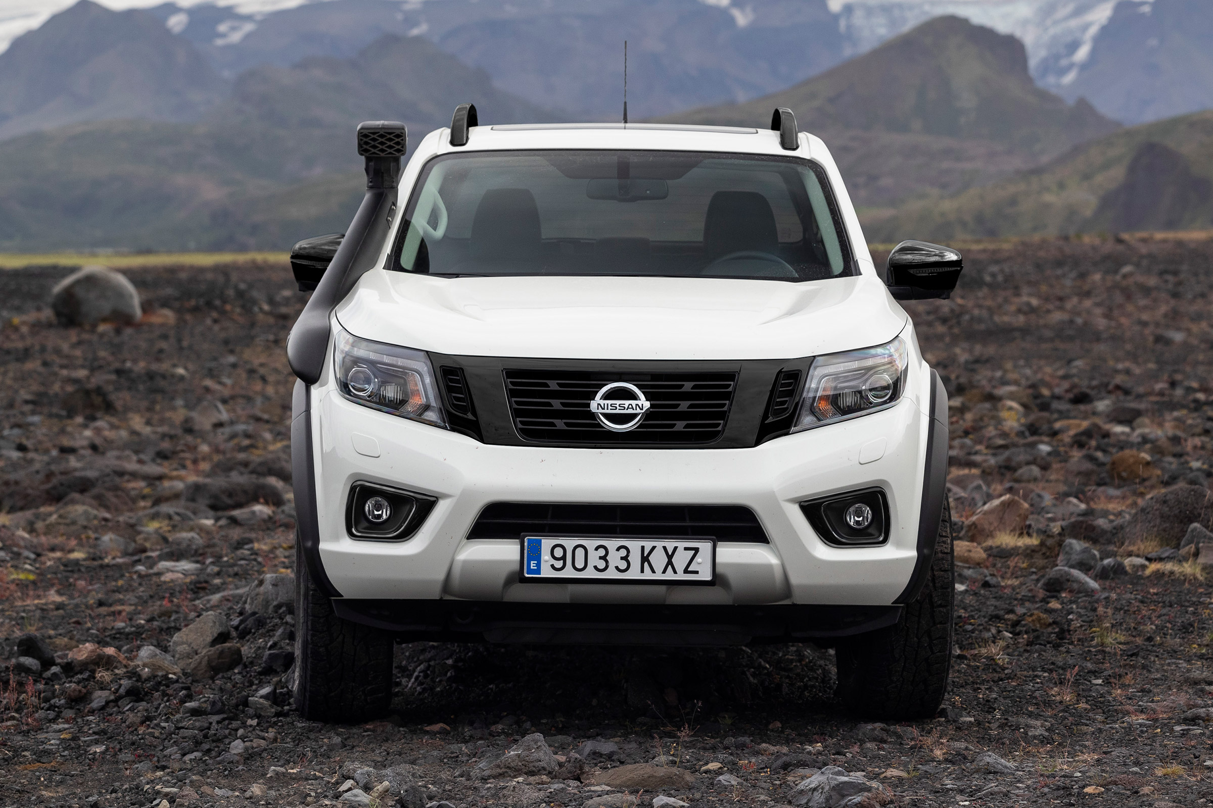 Nissan Navara Off-Roader AT-32 - front static