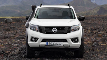 Nissan Navara Off-Roader AT-32 - front static