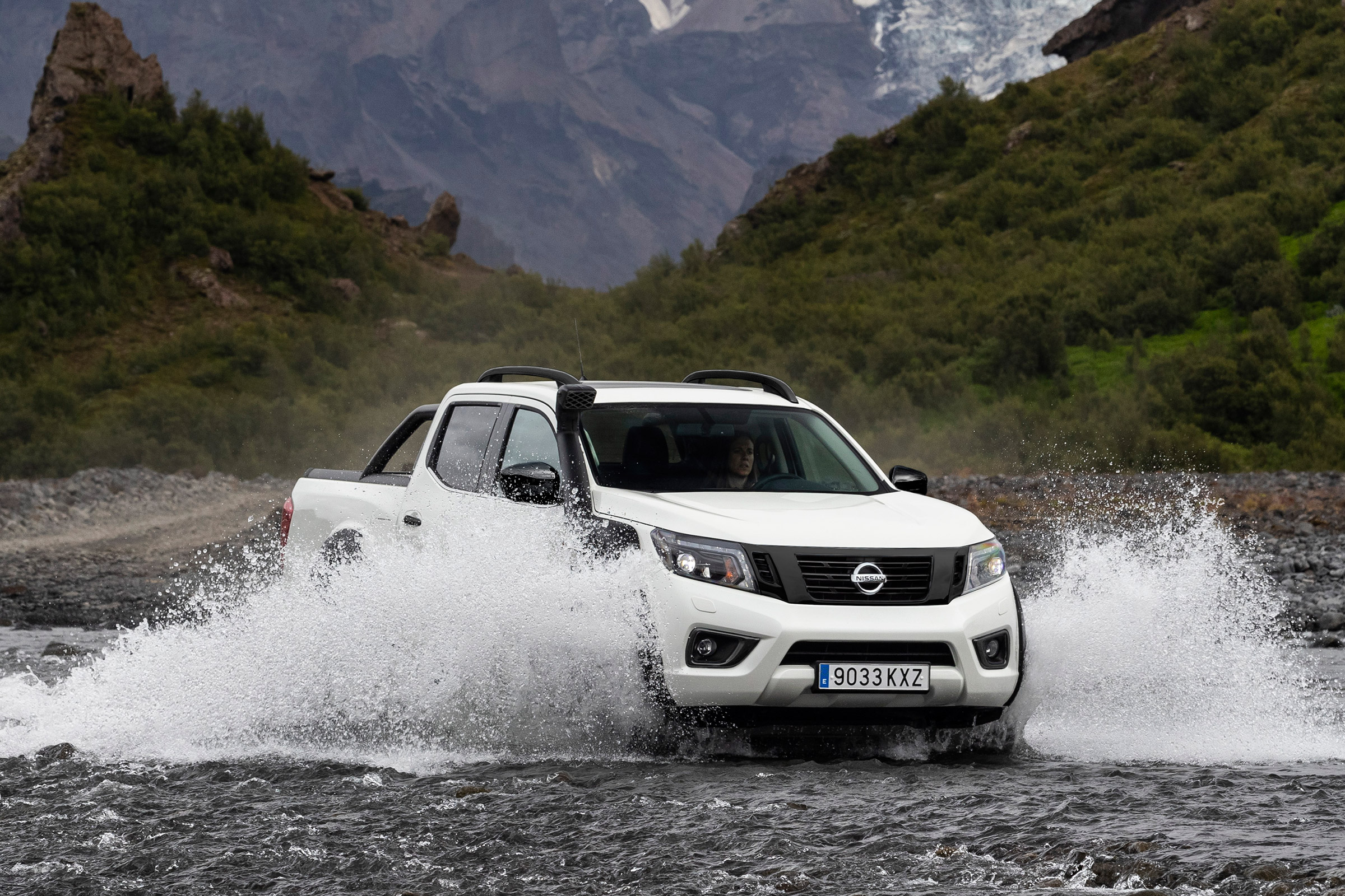 Nissan Navara Off-Roader AT-32 - fording