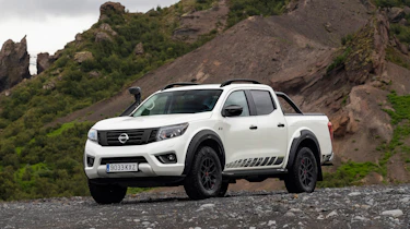 Nissan Navara Off-Roader AT-32 - front 3/4 static