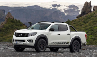 Nissan Navara Off-Roader AT-32 - front 3/4 static