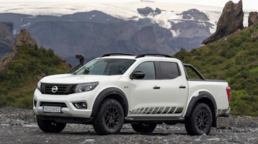 Nissan Navara Off-Roader AT-32 - front 3/4 static