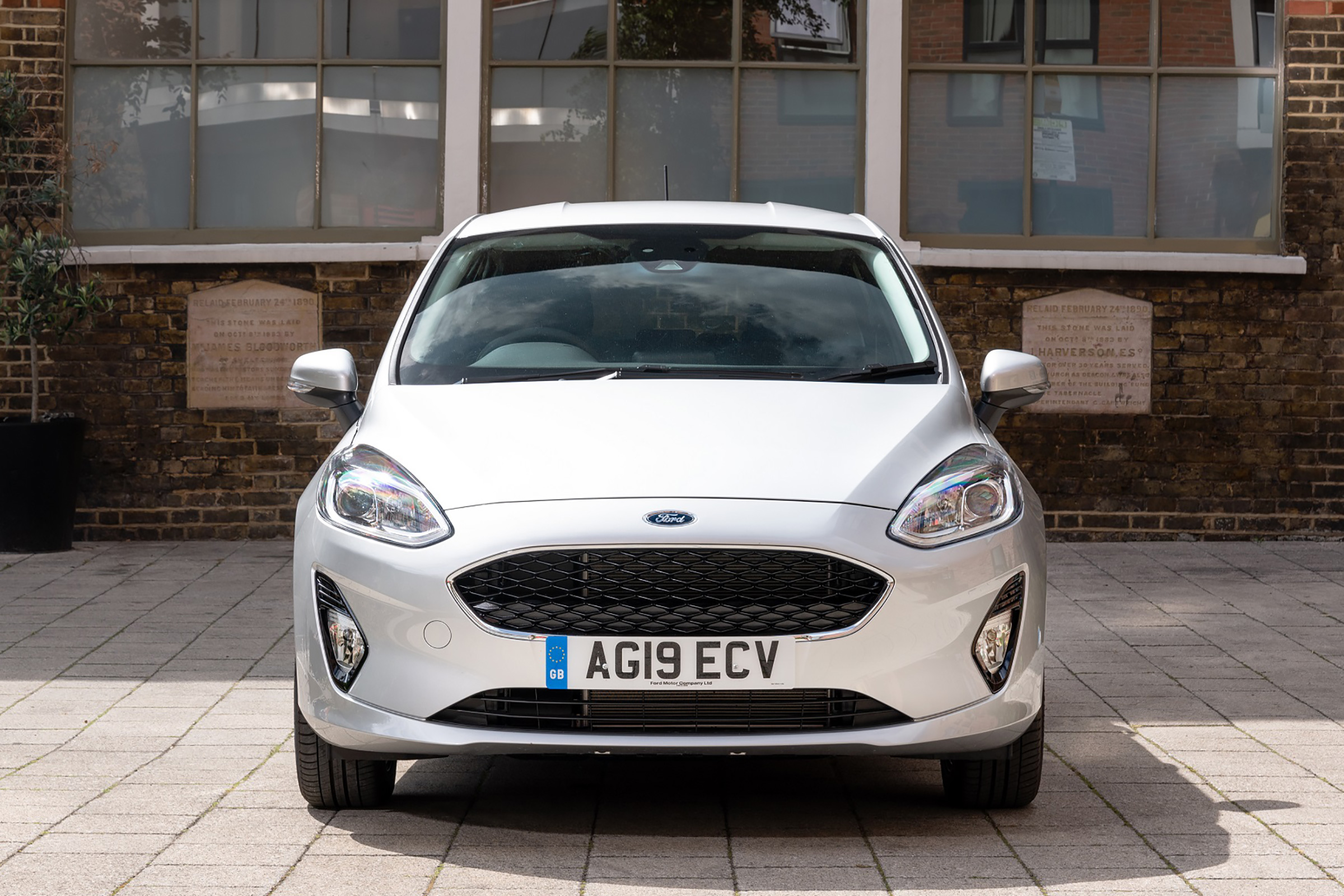 Ford Fiesta Trend - front static 