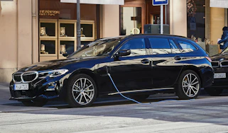 BMW 330e Touring - front