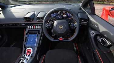 Lamborghini Huracan Evo Spyder - dash