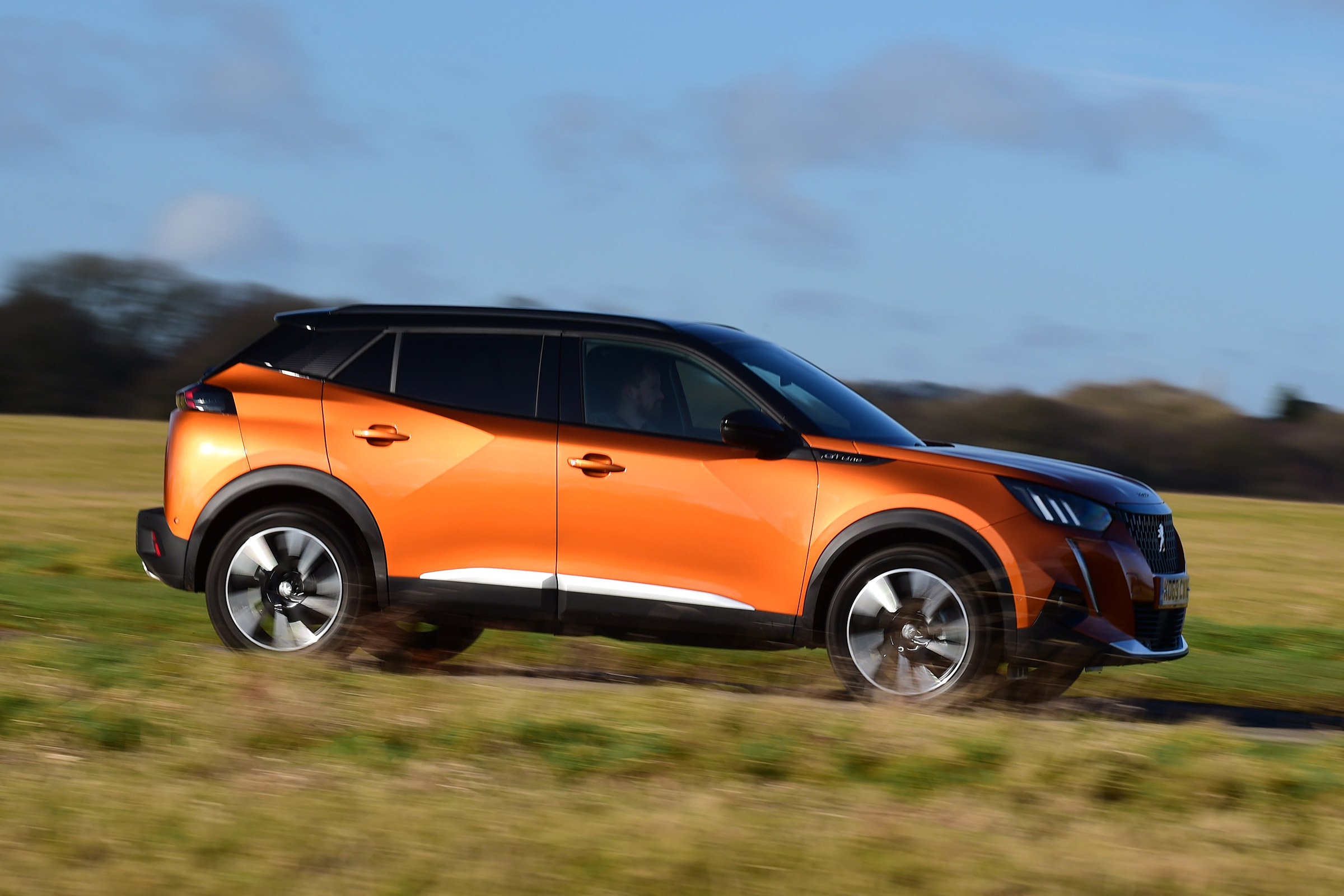 Peugeot 2008 - side