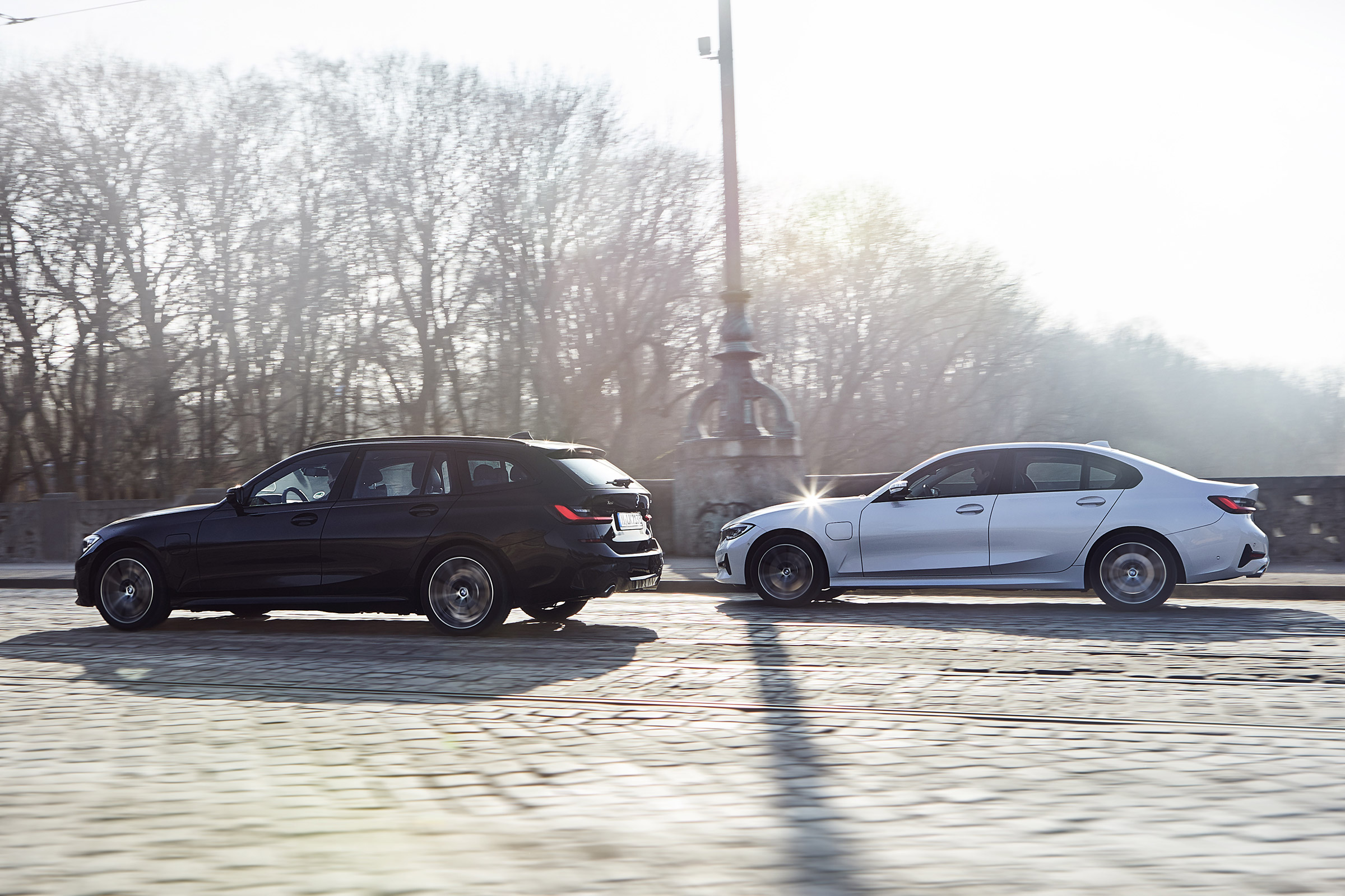 BMW 330e - range side