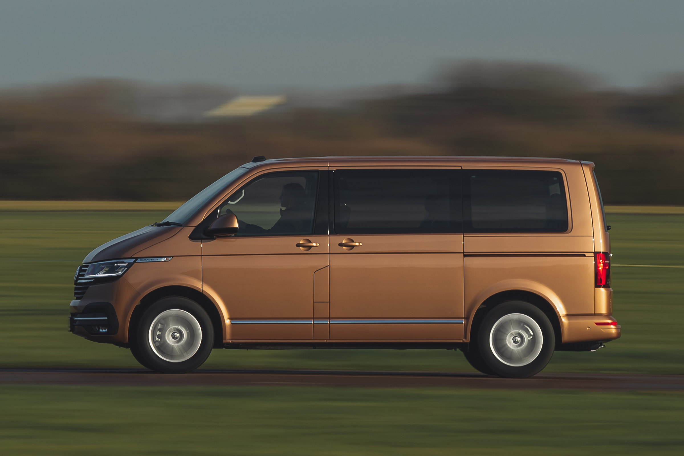 Volkswagen Caravelle - side