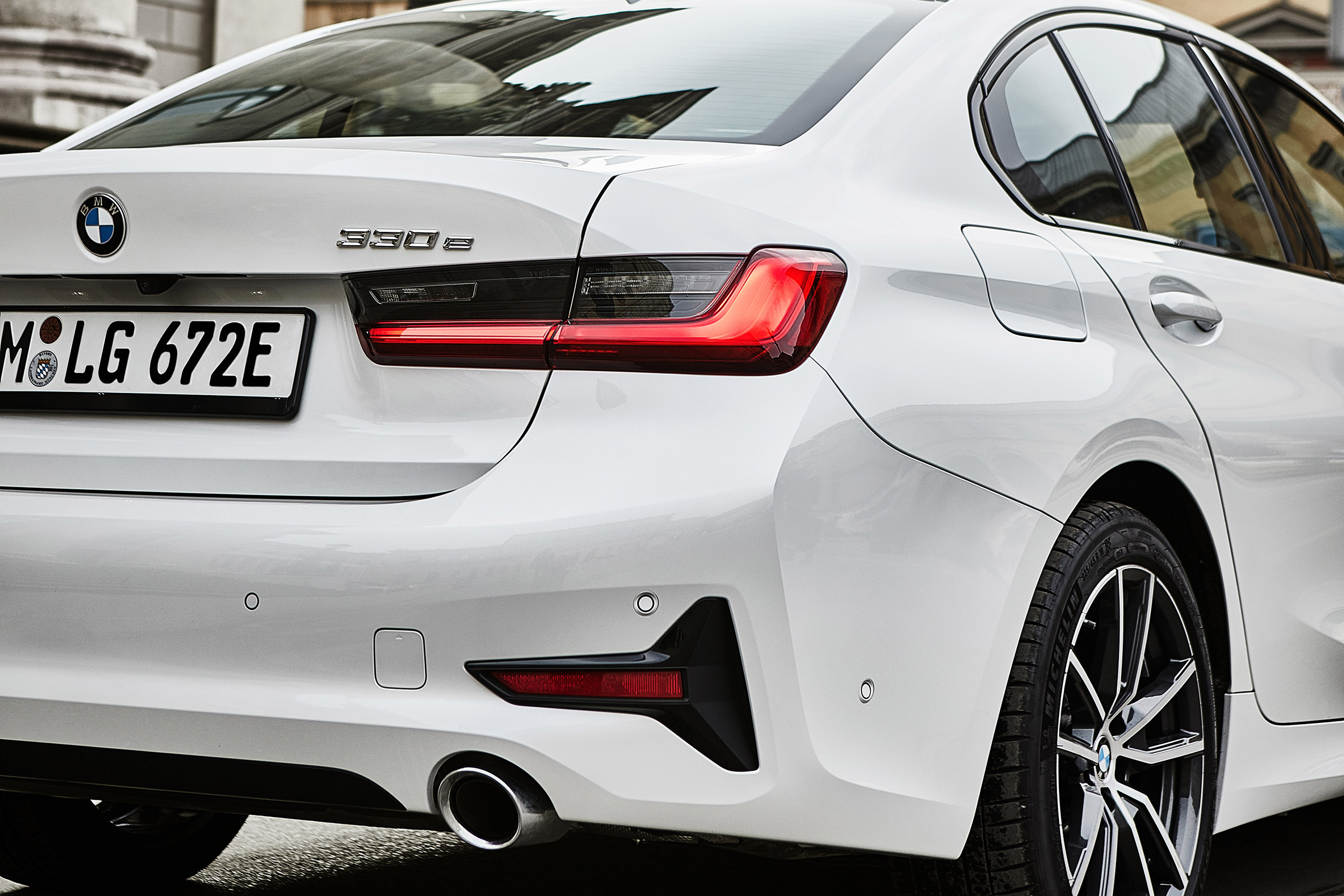 BMW 330e - rear