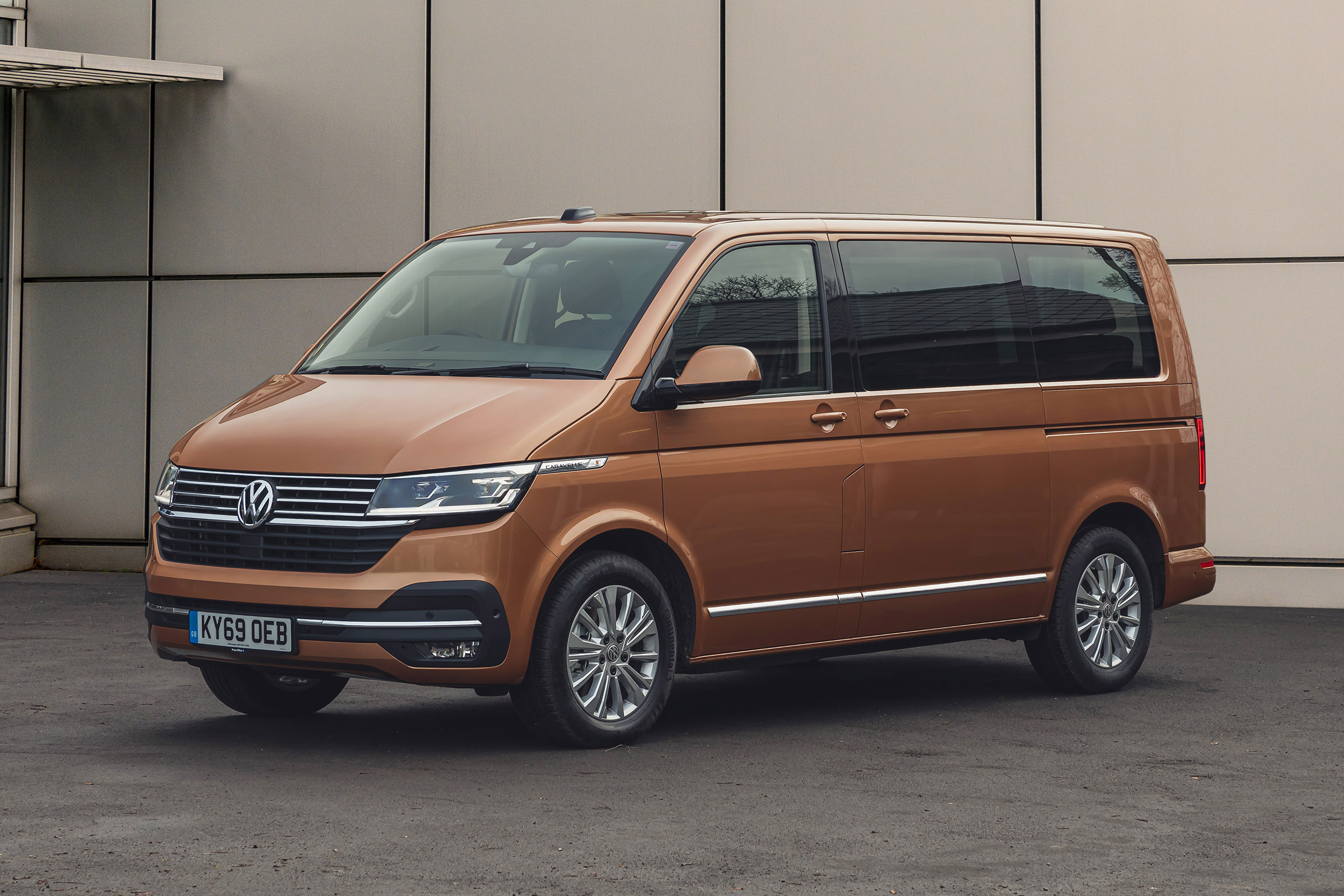 Volkswagen Caravelle - front static