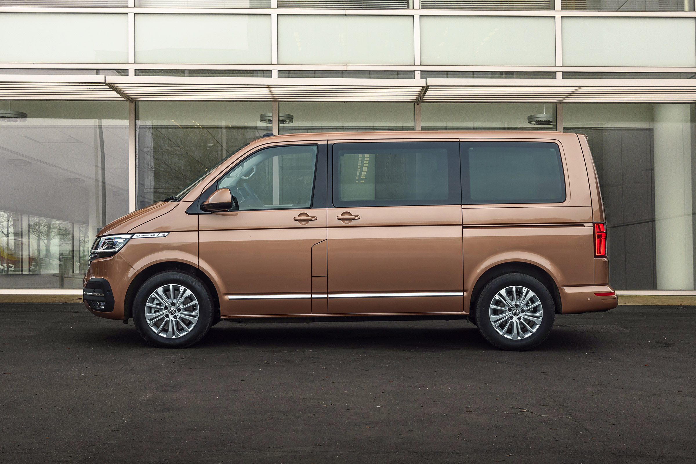 Volkswagen Caravelle - side static