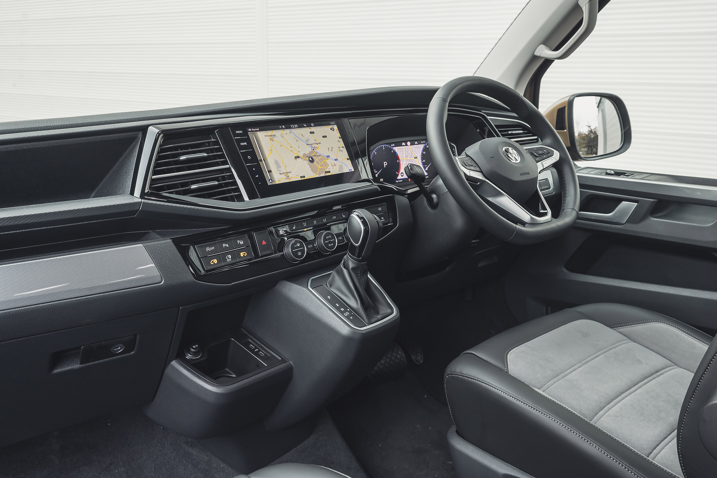 Volkswagen Caravelle - cabin