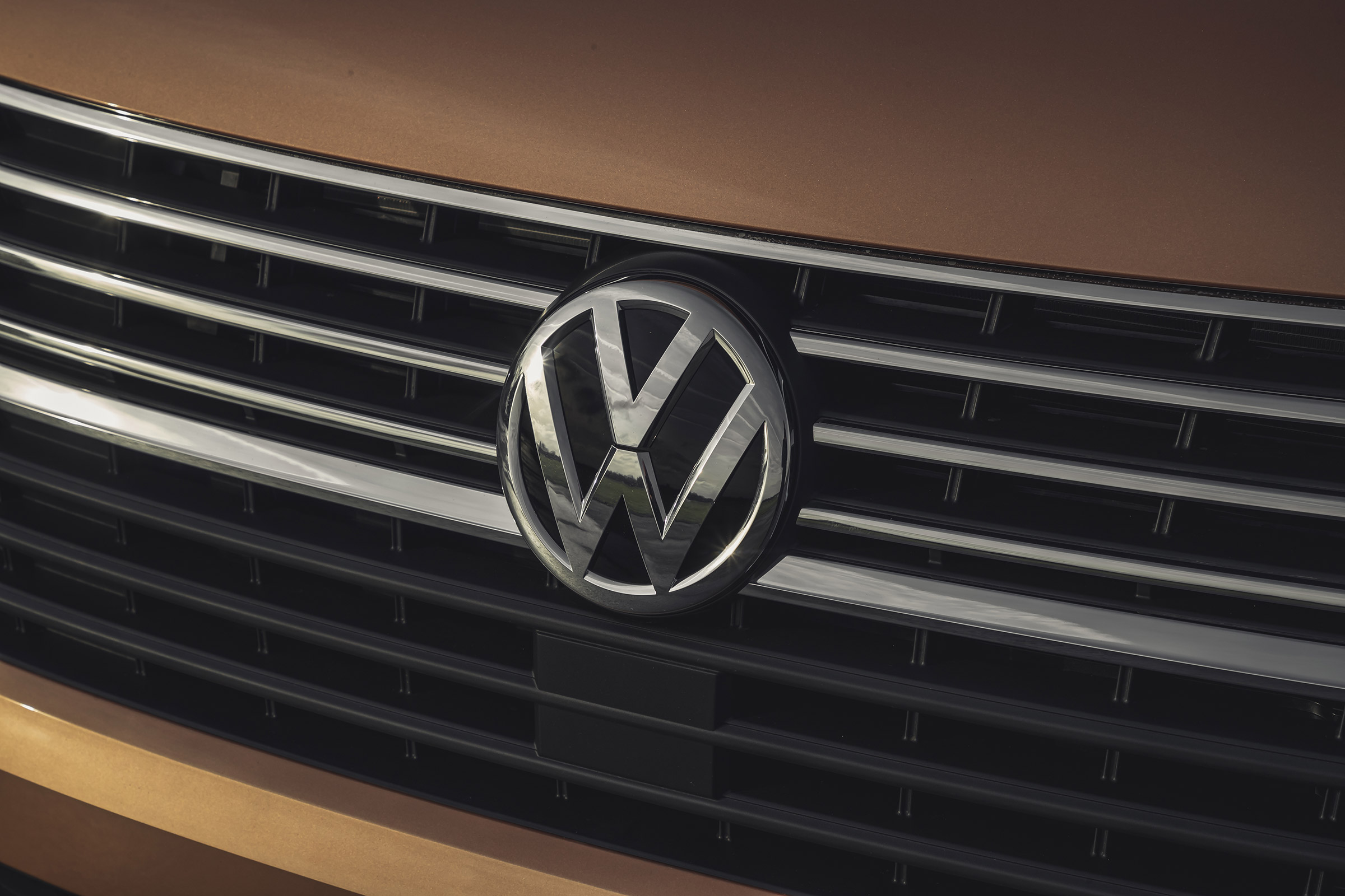 Volkswagen Caravelle - VW badge