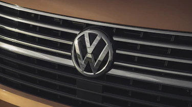 Volkswagen Caravelle - VW badge