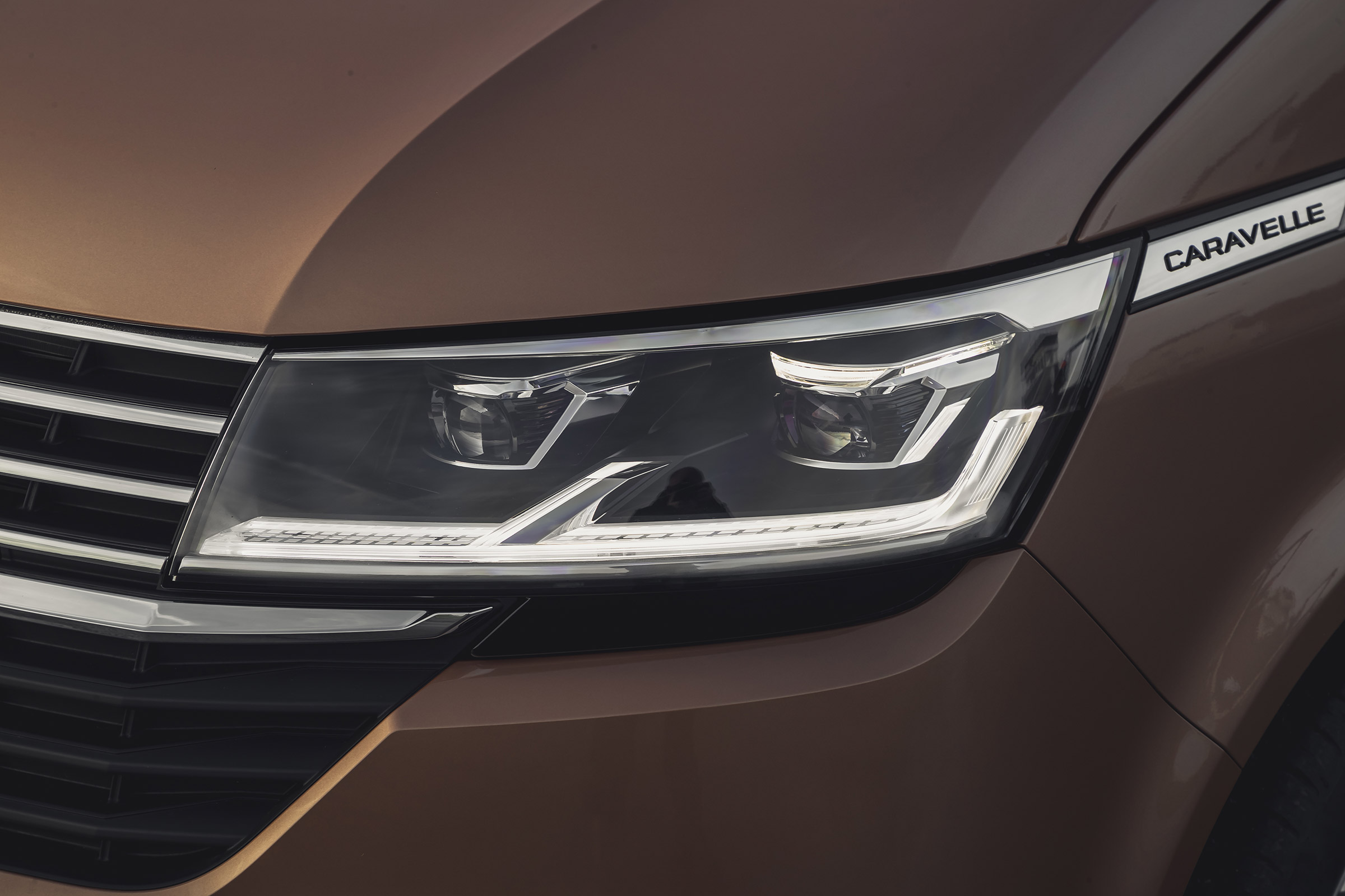 Volkswagen Caravelle - front light