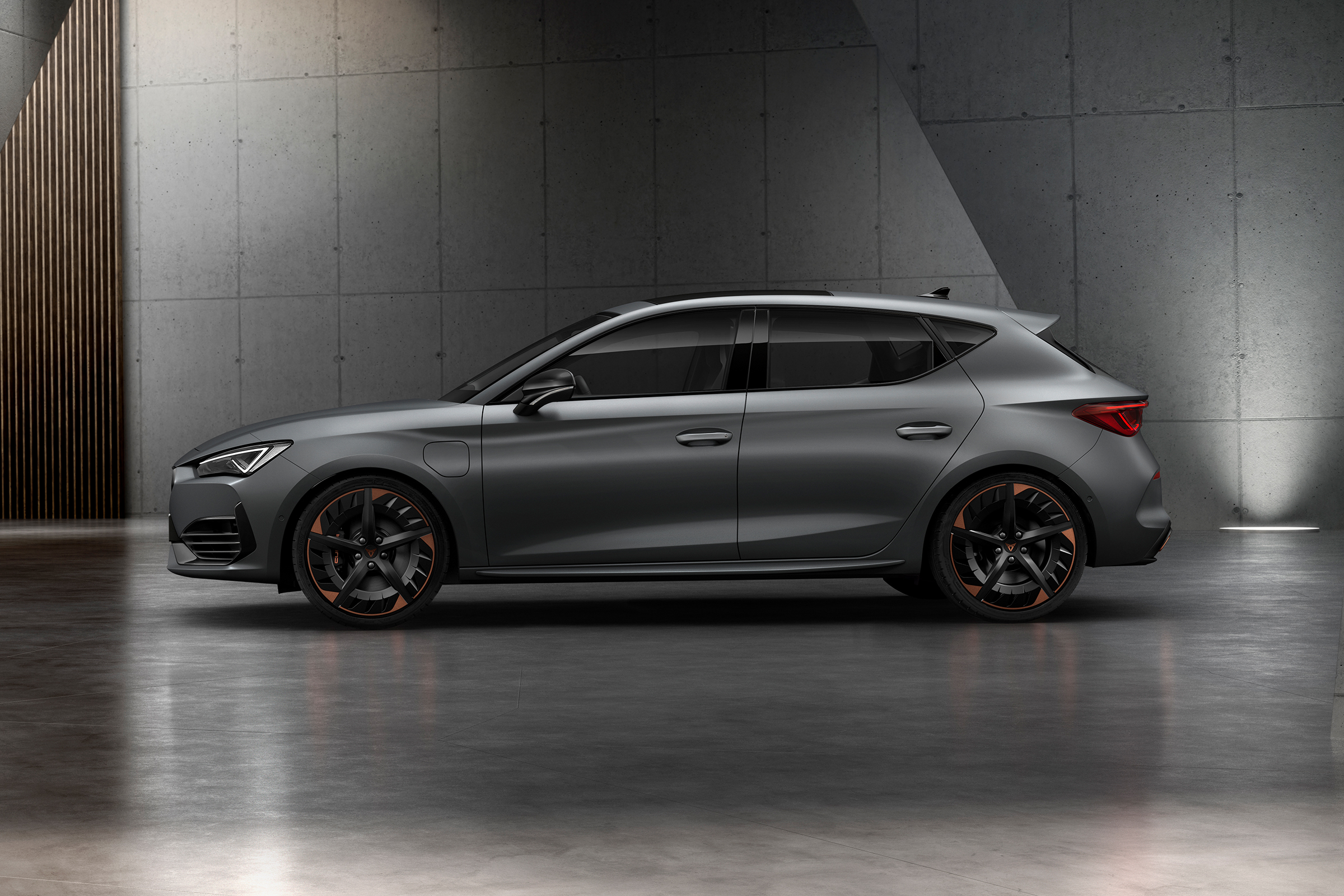 Cupra Leon hatch - side static