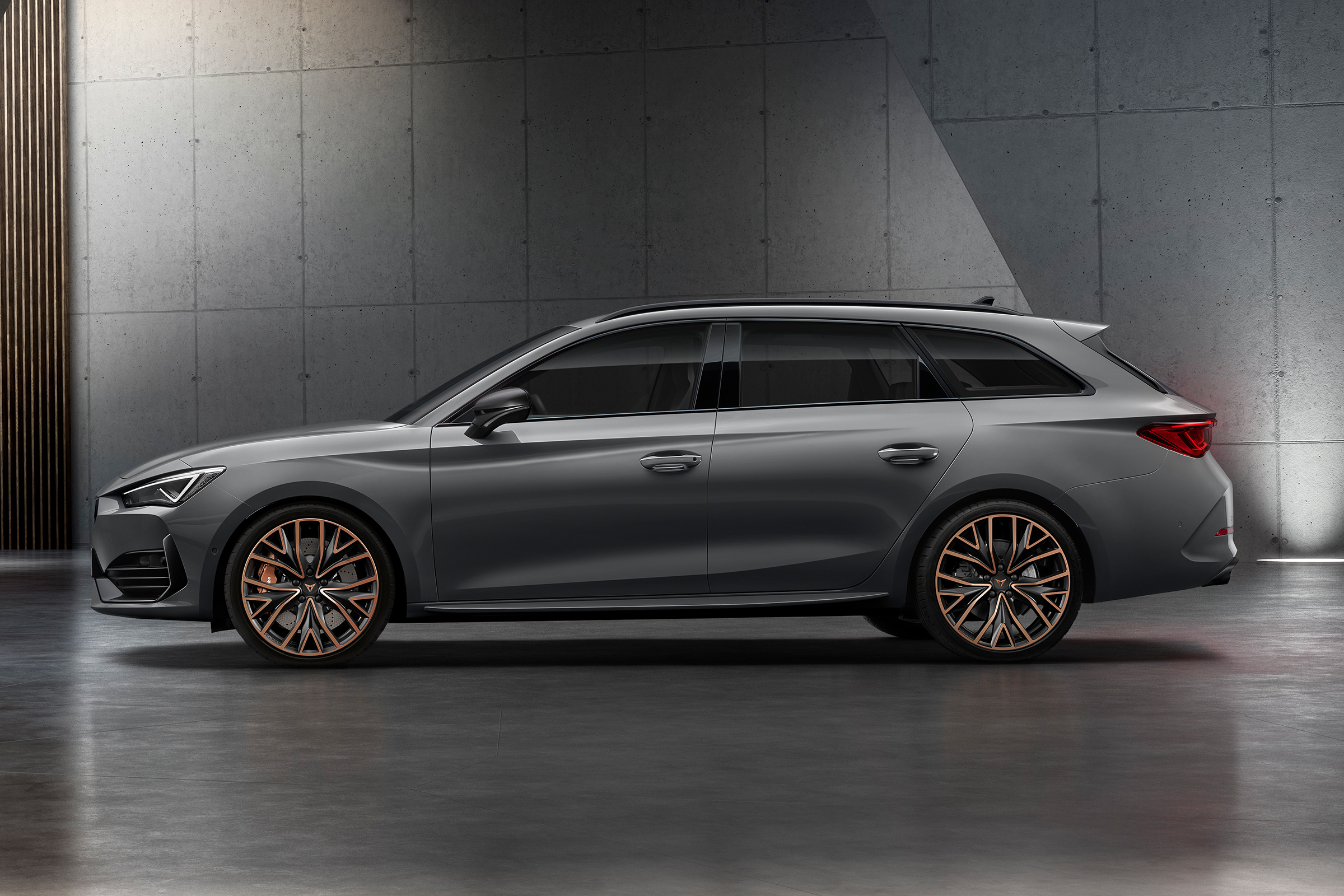 Cupra Leon Estate - side static