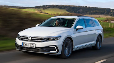 Volkswagen Passat GTE - front tracking